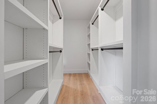 911 E Woodlawn Road, Charlotte, NC 28209