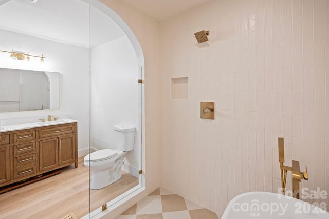 911 E Woodlawn Road, Charlotte, NC 28209