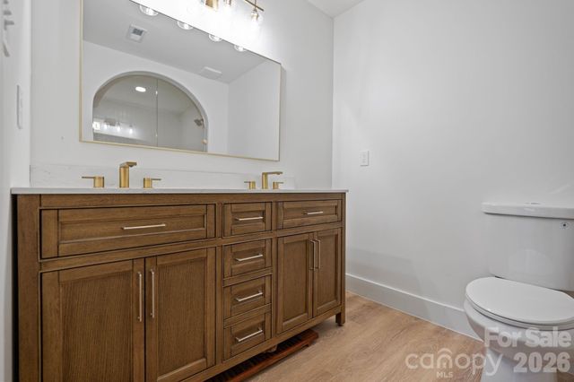 911 E Woodlawn Road, Charlotte, NC 28209