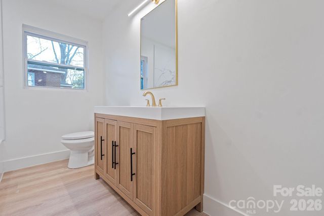 911 E Woodlawn Road, Charlotte, NC 28209