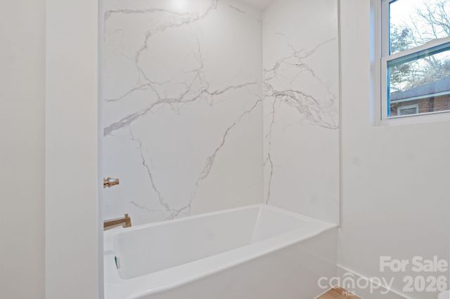 911 E Woodlawn Road, Charlotte, NC 28209