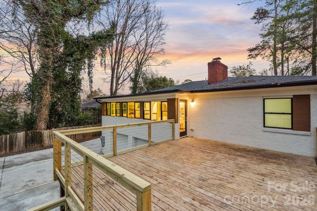 911 E Woodlawn Road, Charlotte, NC 28209