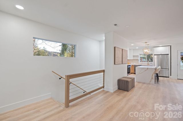 911 E Woodlawn Road, Charlotte, NC 28209