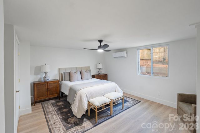 911 E Woodlawn Road, Charlotte, NC 28209