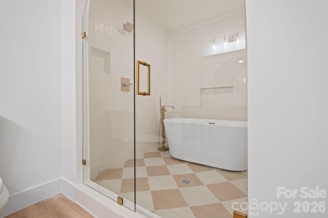 911 E Woodlawn Road, Charlotte, NC 28209