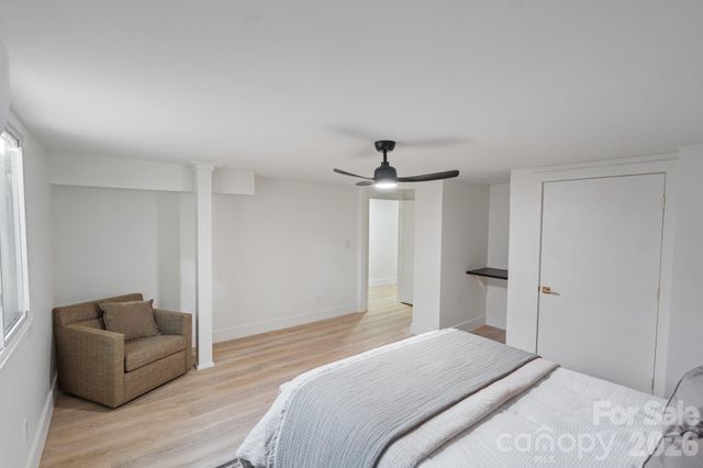 911 E Woodlawn Road, Charlotte, NC 28209