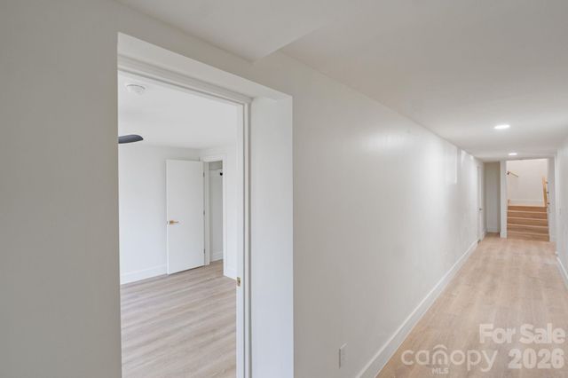 911 E Woodlawn Road, Charlotte, NC 28209