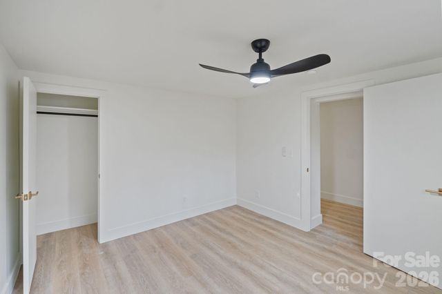 911 E Woodlawn Road, Charlotte, NC 28209