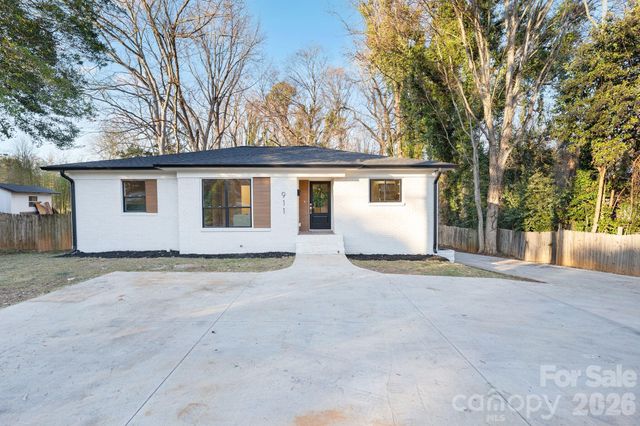 911 E Woodlawn Road, Charlotte, NC 28209