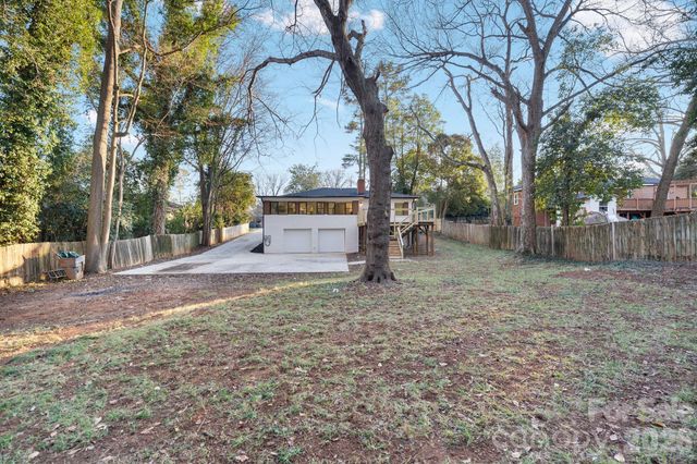 911 E Woodlawn Road, Charlotte, NC 28209