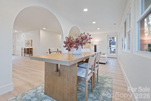 911 E Woodlawn Road, Charlotte, NC 28209