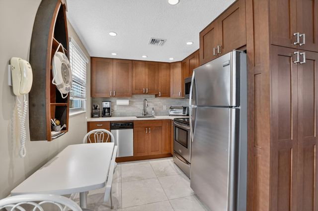 3020 Islewood D 3020, Deerfield Beach, FL 33442