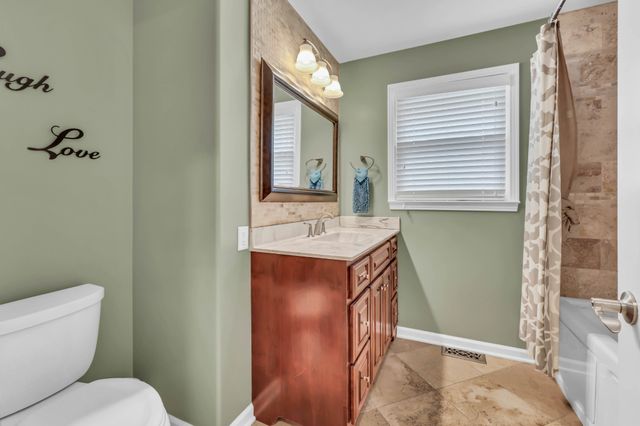1311 Oak Hill Dr, Clarksville, TN 37040