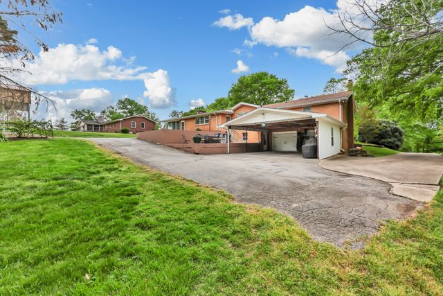 1311 Oak Hill Dr, Clarksville, TN 37040