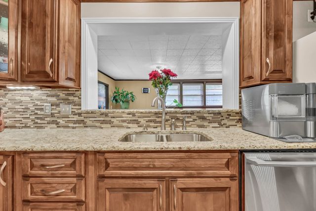 1311 Oak Hill Dr, Clarksville, TN 37040