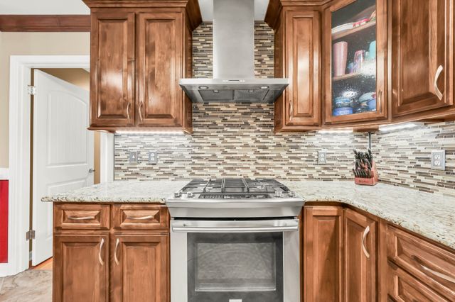 1311 Oak Hill Dr, Clarksville, TN 37040