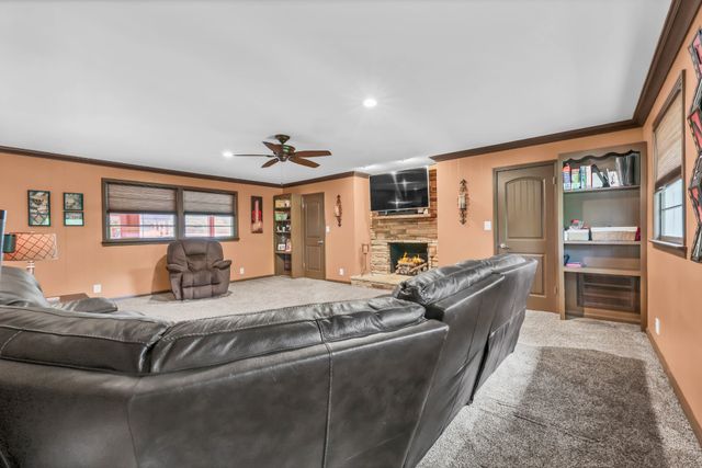 1311 Oak Hill Dr, Clarksville, TN 37040