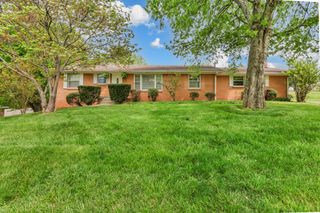 1311 Oak Hill Dr, Clarksville, TN 37040
