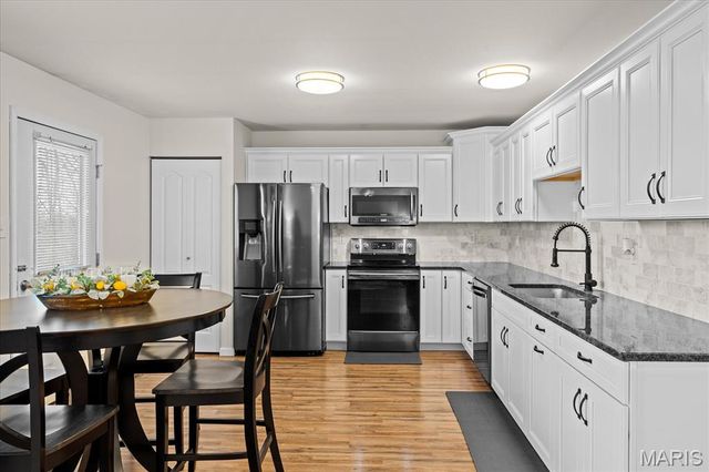 1213 Oakholt Court, Herculaneum, MO 63048