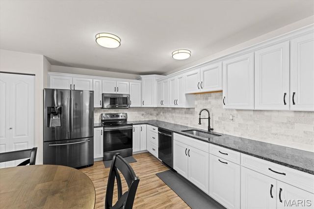 1213 Oakholt Court, Herculaneum, MO 63048