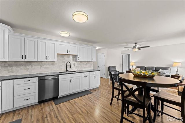 1213 Oakholt Court, Herculaneum, MO 63048