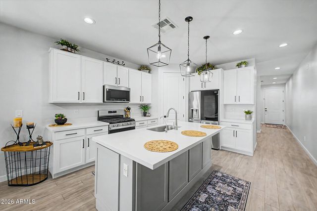 11236 E UPTON Avenue, Mesa, AZ 85212