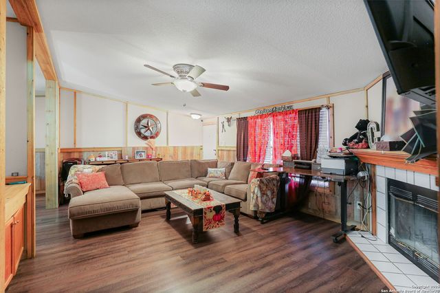 12925 Luckey Rd, Atascosa, TX 78002