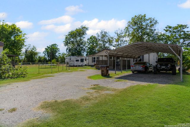 12925 Luckey Rd, Atascosa, TX 78002