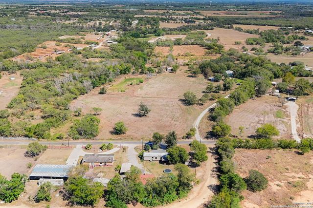12925 Luckey Rd, Atascosa, TX 78002