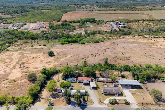 12925 Luckey Rd, Atascosa, TX 78002
