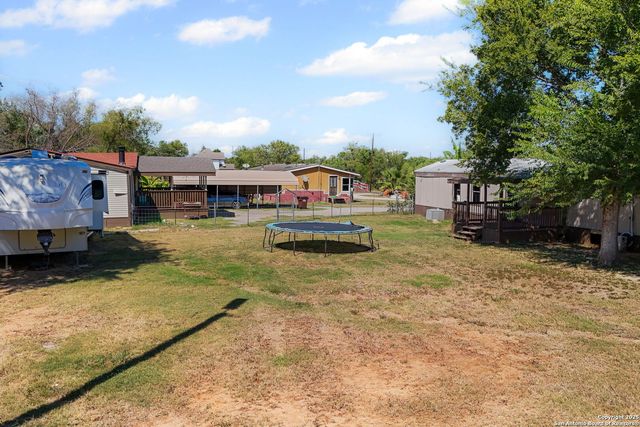 12925 Luckey Rd, Atascosa, TX 78002