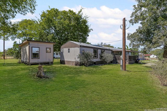 12925 Luckey Rd, Atascosa, TX 78002