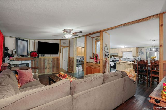 12925 Luckey Rd, Atascosa, TX 78002