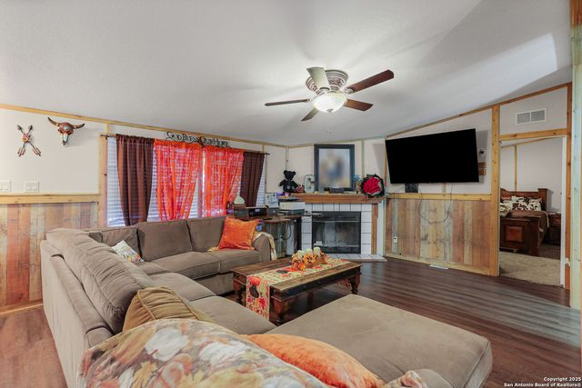 12925 Luckey Rd, Atascosa, TX 78002