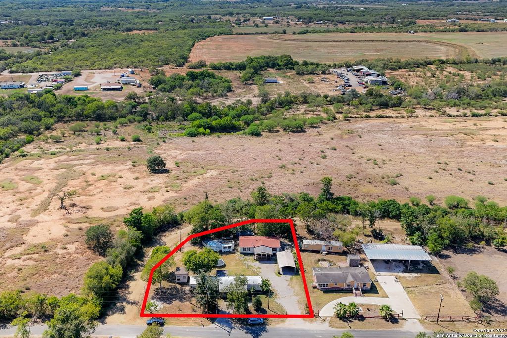 12925 Luckey Rd, Atascosa, TX 78002