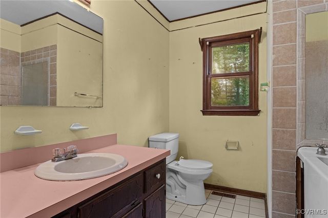 3025 Maplevale Rd, Chester, VA 23831