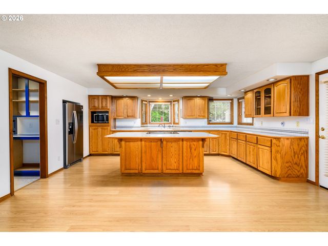 1108 Se 168TH Ave, Portland, OR 97233