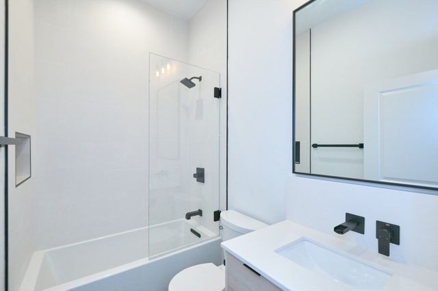 360 Meridian St 5, Boston, MA 02128