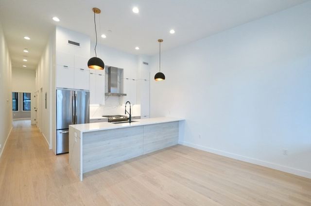 360 Meridian St 5, Boston, MA 02128