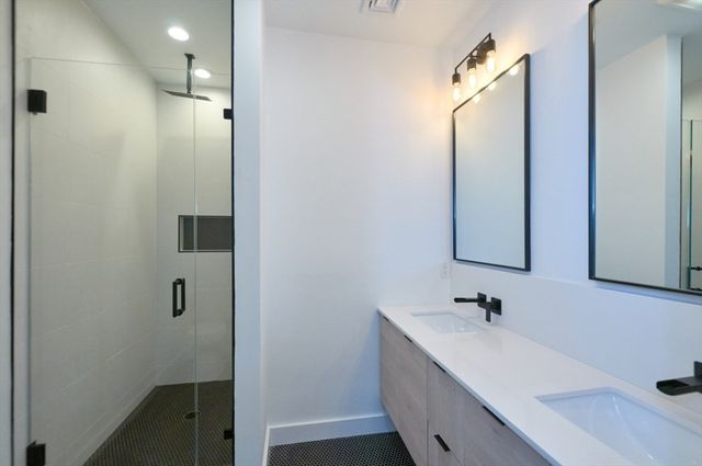 360 Meridian St 5, Boston, MA 02128
