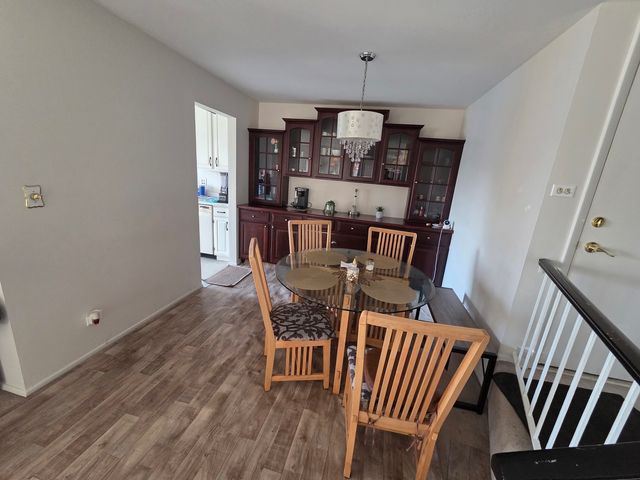 390 Springlake Lane B, Aurora, IL 60504