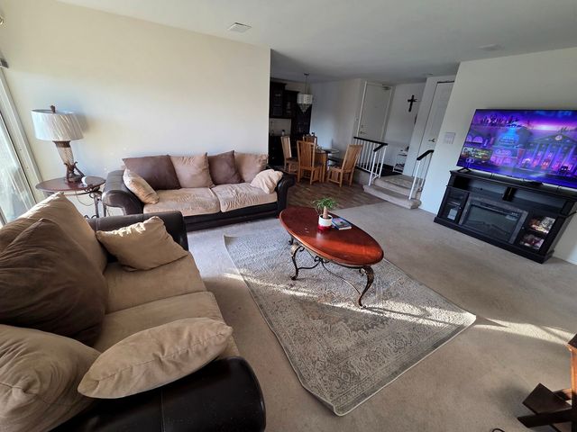 390 Springlake Lane B, Aurora, IL 60504