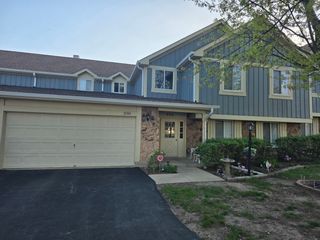 390 Springlake Lane B, Aurora, IL 60504