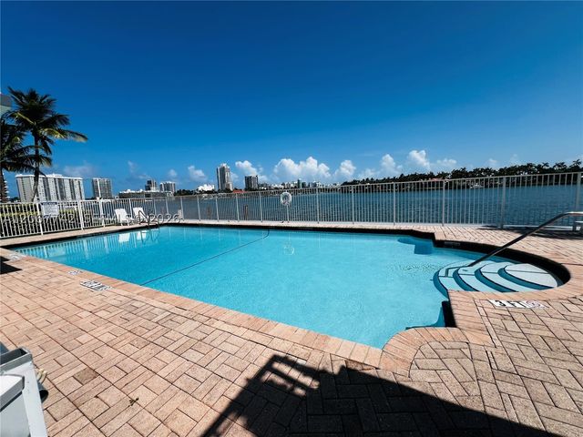 946 Bay Dr 12, Miami Beach, FL 33141