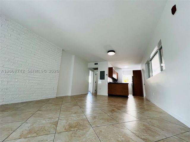 946 Bay Dr 12, Miami Beach, FL 33141