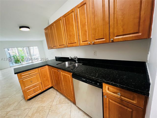946 Bay Dr 12, Miami Beach, FL 33141