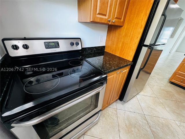 946 Bay Dr 12, Miami Beach, FL 33141