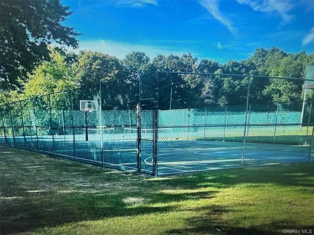 5 Laramie, Coram, NY 11727