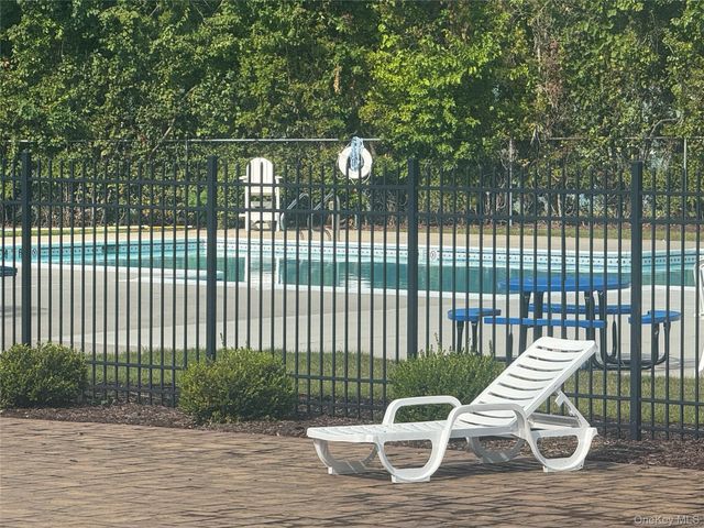 5 Laramie, Coram, NY 11727