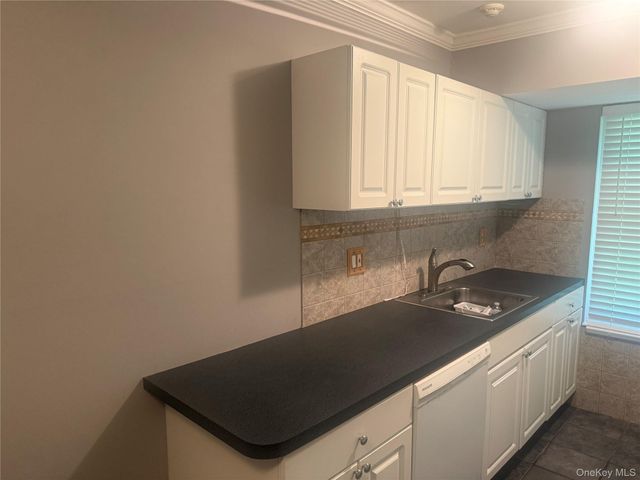 5 Laramie, Coram, NY 11727